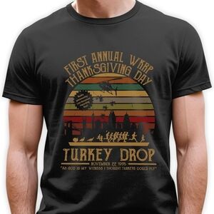 Thanksgiving Day Turkey Drop T-Shirt WKRP Mens Size Small